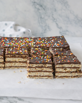 10 דקות עבודה: עוגת מצות ושוקולד שתמיד מצליחה | Dall-E