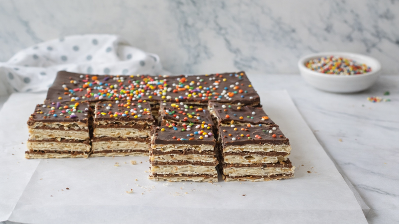 10 דקות עבודה: עוגת מצות ושוקולד שתמיד מצליחה | Dall-E