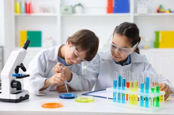 ניסויים ביתיים הם דרך מצוינת להפוך סקרנות ללמידה בלי מאמץ | שאטרסטוק