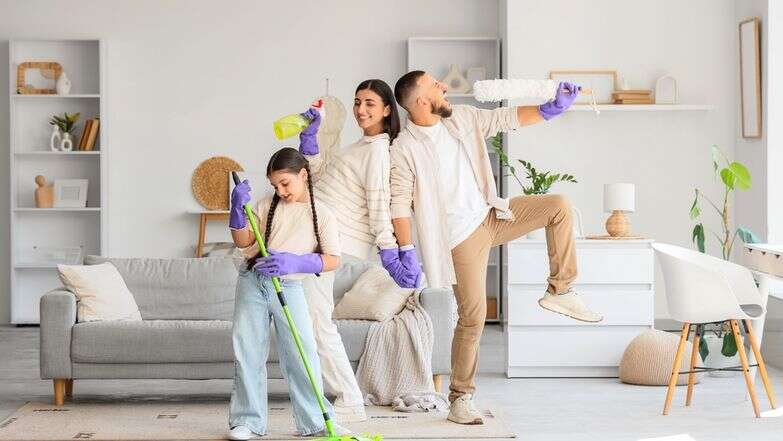 ניקיון הופך ממשימה לחוויה משותפת | שאטרסטוק