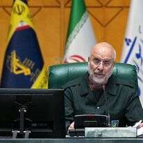 יו"ר הפרלמנט של איראן, מוחמד קאליבאף, לבוש במדי משמרות המהפכה | ICANA NEWS AGENCY / AFP