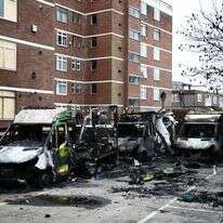זירת הצתת האמבולנסים בלונדון | AFP