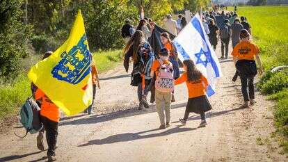 ודאות מסוכנת שהקב"ה עומד תמיד לצידנו. צעדה בשדרות למען התיישבות בעזה, פברואר 2024 | לירון מולדובן, פלאש 90 ודאות מסוכנת שהקב"ה עומד תמיד לצידנו. צעדה בשדרות למען התיישבות בעזה, פברואר 2024 | לירון מולדובן, פלאש 90