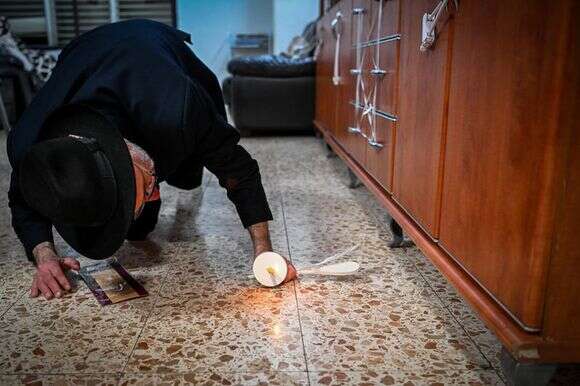 בדיקת חמץ | Leib Abrams/Flash90