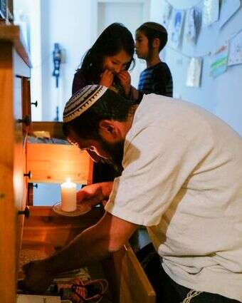 בדיקת חמץ | Michael Giladi/Flash90