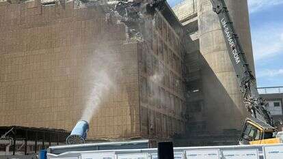 הריסת הבניין בסורוקה שנפגע מהטיל האיראני | דוברות סורוקה הריסת הבניין בסורוקה שנפגע מהטיל האיראני | דוברות סורוקה