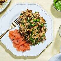 מצה ברי עם דג; מצה ברי יכולה לשמש כבסיס לתוספות טעימות. | סקוט סוצ'מן עבור הוושינגטון פוסט.