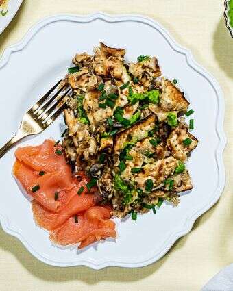 מצה ברי עם דג; מצה ברי יכולה לשמש כבסיס לתוספות טעימות. | סקוט סוצ'מן עבור הוושינגטון פוסט. מצה ברי עם דג; מצה ברי יכולה לשמש כבסיס לתוספות טעימות. | סקוט סוצ'מן עבור הוושינגטון פוסט.