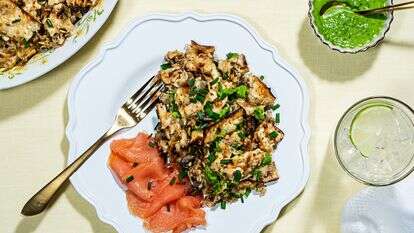 מצה ברי עם דג; מצה ברי יכולה לשמש כבסיס לתוספות טעימות. | סקוט סוצ'מן עבור הוושינגטון פוסט. מצה ברי עם דג; מצה ברי יכולה לשמש כבסיס לתוספות טעימות. | סקוט סוצ'מן עבור הוושינגטון פוסט.