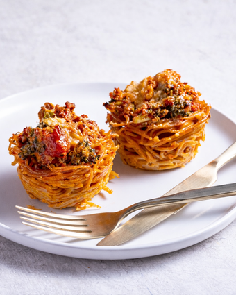 מאפינס פסטה עם בשר ברוטב עגבניות | Scott Suchman/For The Washington Post; food styling by Lisa Cherkasky