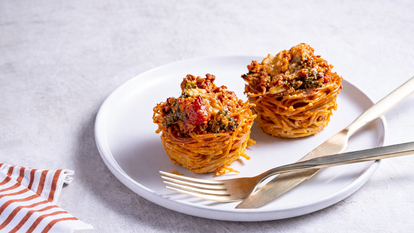 מאפינס פסטה עם בשר ברוטב עגבניות | Scott Suchman/For The Washington Post; food styling by Lisa Cherkasky מאפינס פסטה עם בשר ברוטב עגבניות | Scott Suchman/For The Washington Post; food styling by Lisa Cherkasky