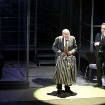 ניצול שואה מעיד מול אייכמן, בהצגה | איציק בירן