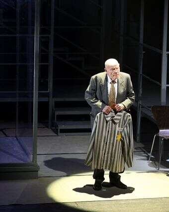 ניצול שואה מעיד מול אייכמן, בהצגה | איציק בירן