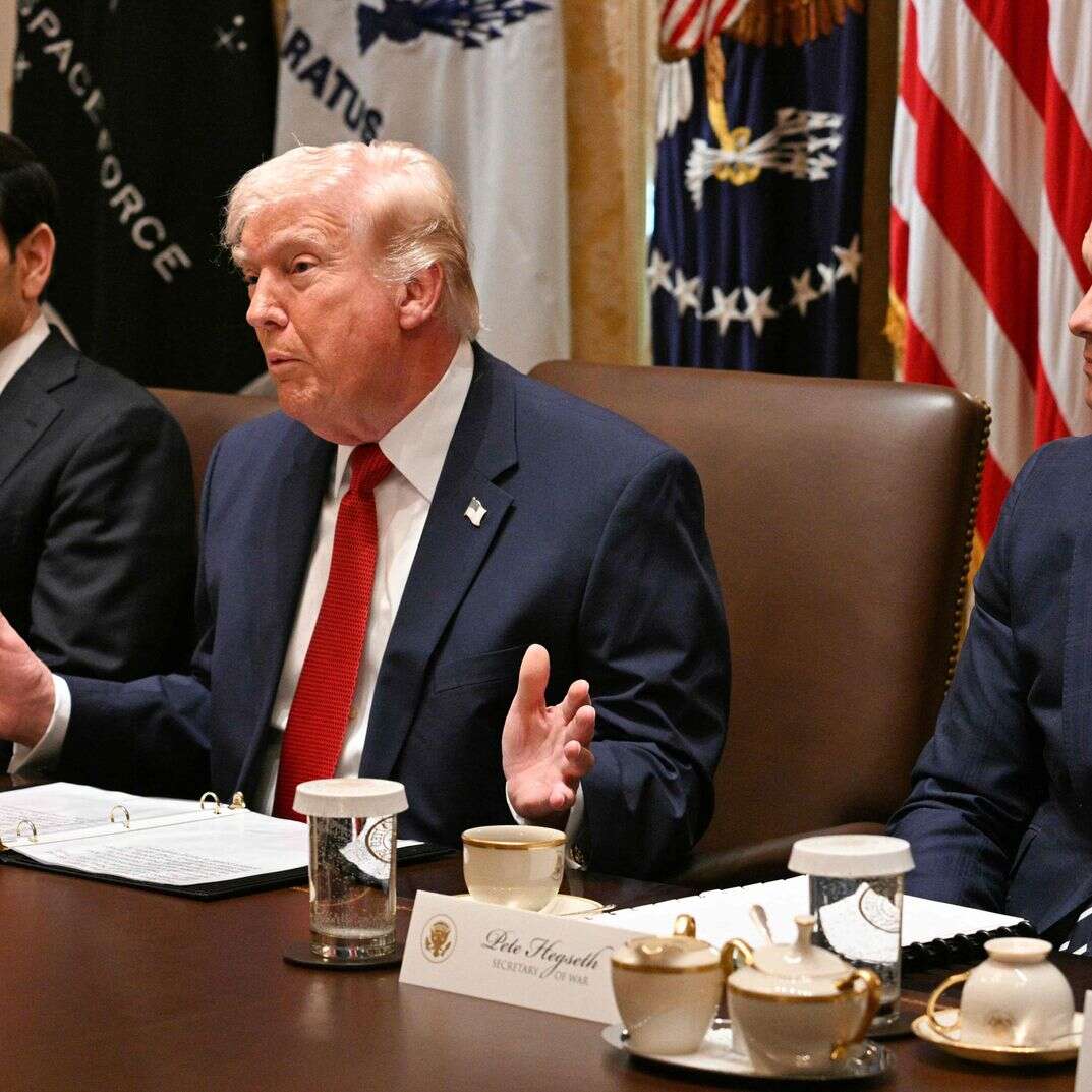 שר ההגנה פיט הגסת', נשיא ארה"ב טראמפ ומזכיר המדינה מרקו רוביו בישיבת הקבינט האמריקני, מרץ 26' | AFP שר ההגנה פיט הגסת', נשיא ארה"ב טראמפ ומזכיר המדינה מרקו רוביו בישיבת הקבינט האמריקני, מרץ 26' | AFP