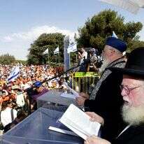 הרב אברהם שפירא והרב מרדכי אליהו בהפגנה נגד תוכנית ההתנתקות (2004) | עמוס בן גרשום, לע"מ