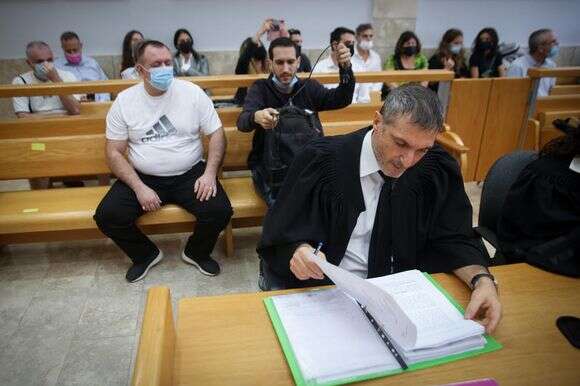 "הבנתי שאני זקוק לראיה חדשה". הלוי וזדורוב (מאחור) בבית המשפט המחוזי בנצרת | דוד כהן,  פלאש 90