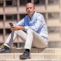 בדקות הקרובות | אריק סולטן