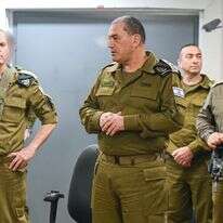 הרמטכ"ל, ראש אמ"ן וראש אגף המבצעים בהערכת מצב באגף המודיעין לפני היציאה למבצע "שאגת הארי" | דובר צה"ל