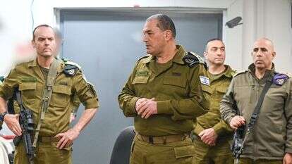 הרמטכ"ל, ראש אמ"ן וראש אגף המבצעים בהערכת מצב באגף המודיעין לפני היציאה למבצע "שאגת הארי" | דובר צה"ל