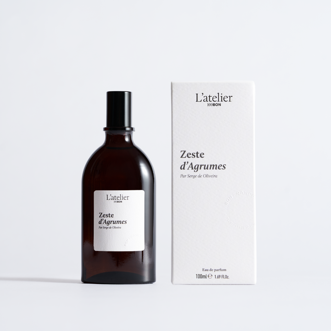 תערובת של עץ ענבר, אלגום, ארז ופולי טונקה | יח"צ