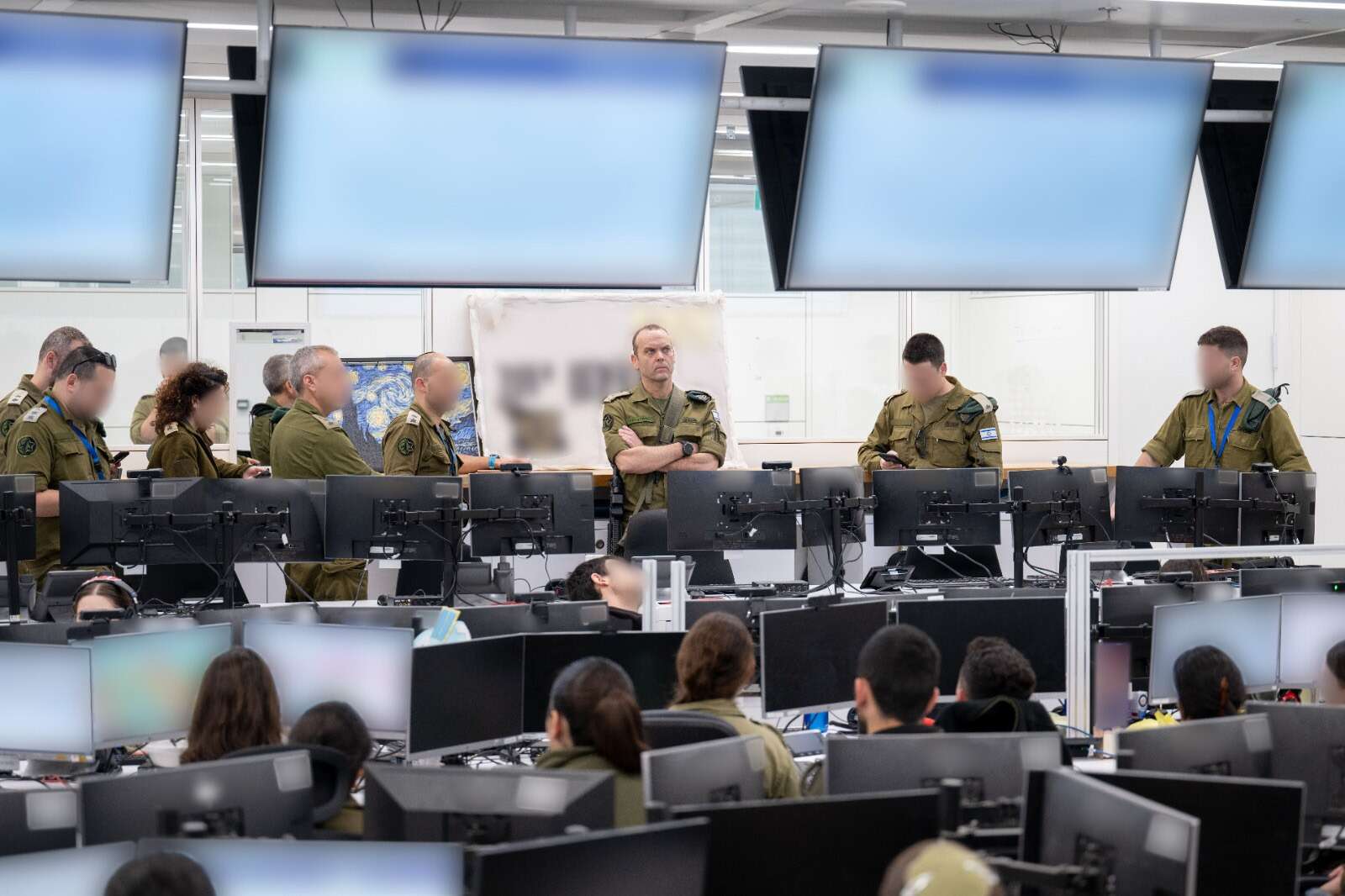 ראש אמ"ן, אלוף שלומי בינדר, באישור תוכניות לקראת היציאה למבצע "שאגת הארי" | דובר צה"ל