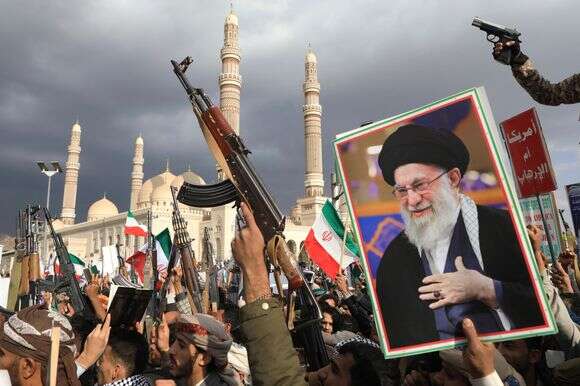 החות'ים בתימן בהפגנת תמיכה במשטר האיראני | EPA החות'ים בתימן בהפגנת תמיכה במשטר האיראני | EPA