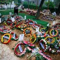 מספר קברים טריים, זה לצד זה, של חיילים שנפלו בקרבות בשמחת תורה ה'תשפ"ד | חיים גולדברג, פלאש 90