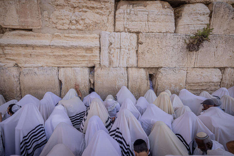 שידור חי מהכותל: ברכת הכהנים המסורתית לחג הפסח – לפי הנחיות פיקוד העורף