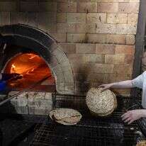אפיית מצות לפסח בבני ברק | חיים גולדברג - פלאש 90