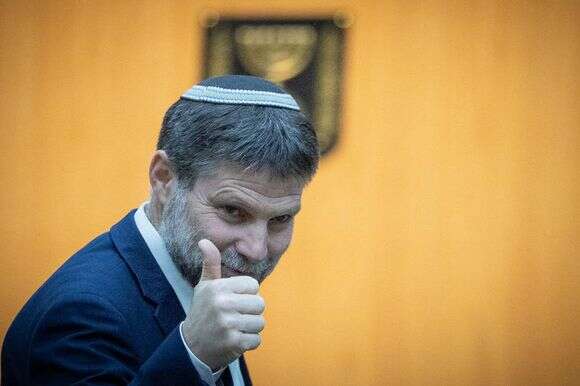 שר האוצר בצלאל סמוטריץ' במהלך ההצבעות על תקציב 2026 | יונתן סינדל, פלאש 90