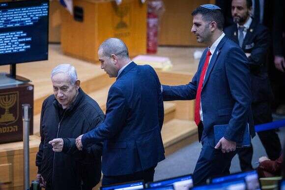 ראש הממשלה בנימין נתניהו מגיע להצבעה על תקציב המדינה 2026 | יונתן סינדל, פלאש 90