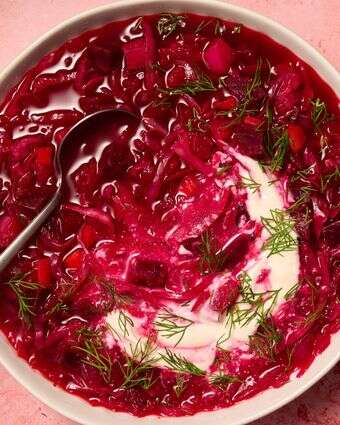 בורש עם כרוב כבוש | לורן בולבין; עיצוב אוכל מאת ליסה צ'רקסקי