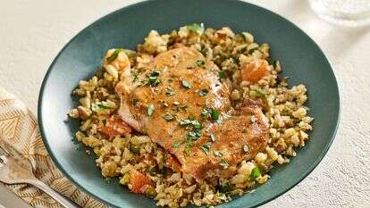 עוף בחרדל דבש עם אורז כרובית | טום מקורקל, עיצוב אוכל מאת ג'ינה ניסטיקו עבור הוושינגטון פוסט
