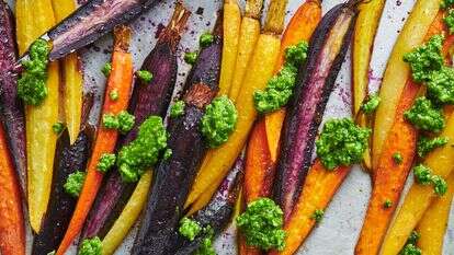 רק לחתוך ולהכניס לתנור: הגזר הצלוי שמשדרג את שולחן החג | Cheyenne M. Cohen via AP