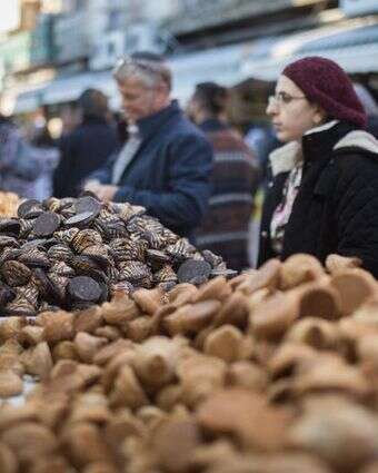 עוגיות כשרות לפסח בשוק מחנה יהודה כהכנה לחג הפסח הקרוב, | הדס פרוש/Flash90 עוגיות כשרות לפסח בשוק מחנה יהודה כהכנה לחג הפסח הקרוב, | הדס פרוש/Flash90