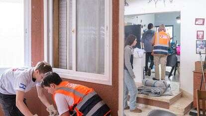 מתנדבים מסייעים בניקוי ותיקון בתים בזירה בה טיל שנורה מאיראן פגע במושב אשתאול | Dor Pazuelo/Flash90 מתנדבים מסייעים בניקוי ותיקון בתים בזירה בה טיל שנורה מאיראן פגע במושב אשתאול | Dor Pazuelo/Flash90