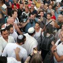 שנאת האחים תמיד תחזיר אותנו לעברי פי פחת. עימות בכיכר דיזנגוף בתל אביב, יום כיפור תשפ"ד | גדעון מרקוביץ' שנאת האחים תמיד תחזיר אותנו לעברי פי פחת. עימות בכיכר דיזנגוף בתל אביב, יום כיפור תשפ"ד | גדעון מרקוביץ'