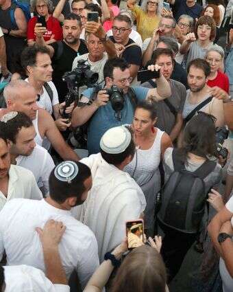 שנאת האחים תמיד תחזיר אותנו לעברי פי פחת. עימות בכיכר דיזנגוף בתל אביב, יום כיפור תשפ"ד | גדעון מרקוביץ'