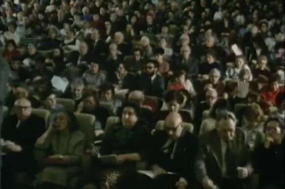 הקהל ב"סדר" בטאלין | מתוך הסרט, צילום מסך מיוטיוב