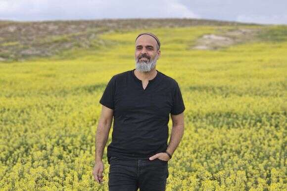 טובי עזרי | ללא