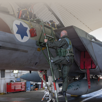 כנפי רוח | לירון מולדובן