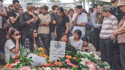 הלוויתו של סרן נועם מדמוני שנפל בקרב בלבנון, אתמול | צפריר אביוב, פלאש 90