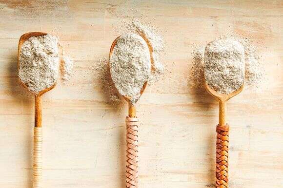 משמאל לימין, קמח שיפון בהיר, בינוני וכהה | ריי לופז עיצוב אוכל מאת קרולין רוב, וושינגטון פוסט משמאל לימין, קמח שיפון בהיר, בינוני וכהה | ריי לופז עיצוב אוכל מאת קרולין רוב, וושינגטון פוסט