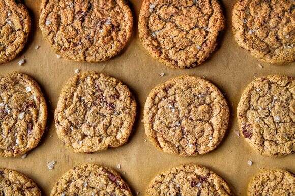 עוגיות שוקולד צ'יפס משיפון. | ריי לופז עיצוב אוכל מאת קרולין רוב, וושינגטון פוסט עוגיות שוקולד צ'יפס משיפון. | ריי לופז עיצוב אוכל מאת קרולין רוב, וושינגטון פוסט