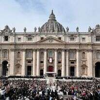 האיטלקים משלמים פחות, קריית הוותיקן, השבוע | AFP האיטלקים משלמים פחות, קריית הוותיקן, השבוע | AFP
