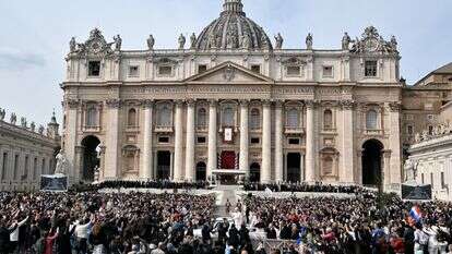 האיטלקים משלמים פחות, קריית הוותיקן, השבוע | AFP האיטלקים משלמים פחות, קריית הוותיקן, השבוע | AFP