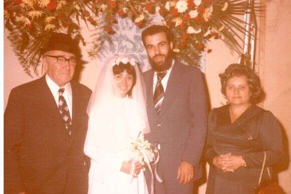 חיה ברנס עם בעלה , חי, | באדיבות המשפחה