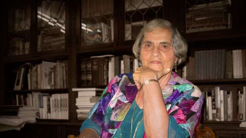 "היא היתה מוקפת באהבה, בהערצה ובחברות מכל הגילים, ואז היא שברה את צוואר הירך". פרופ' רות בן ישראל | אריאלינסון