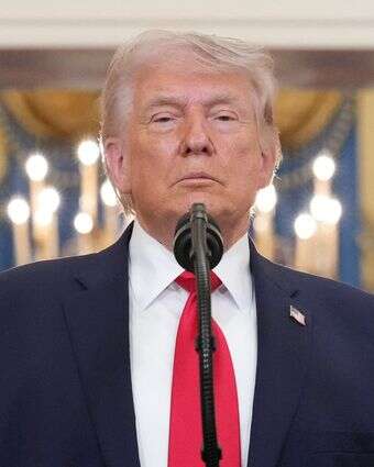 נשיא ארה"ב דונלד טראמפ עוצר לרגע כשהוא מסיים את דבריו במהלך נאום טלוויזיוני על רקע המבצע הצבאי באיראן | AFP נשיא ארה"ב דונלד טראמפ עוצר לרגע כשהוא מסיים את דבריו במהלך נאום טלוויזיוני על רקע המבצע הצבאי באיראן | AFP