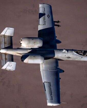 מטוס A-10 Thunderbolt II של חיל האוויר האמריקאי טס מעל אזור האחריות של פיקוד המרכז של ארה"ב במהלך מבצע "זעם אפי" | US Airforce / AFP מטוס A-10 Thunderbolt II של חיל האוויר האמריקאי טס מעל אזור האחריות של פיקוד המרכז של ארה"ב במהלך מבצע "זעם אפי" | US Airforce / AFP